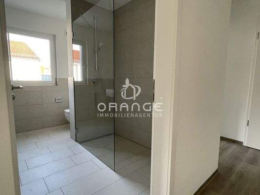 ...und ebener Flachdusche