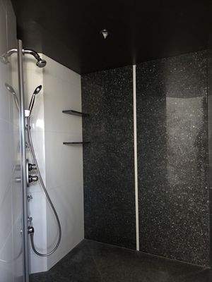 Dusche großes Badezimmer