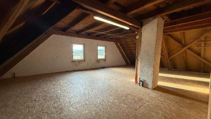 Dachboden - viel Stauraum!