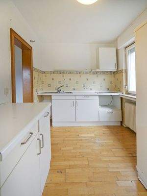 ...angrenzender Küche und...