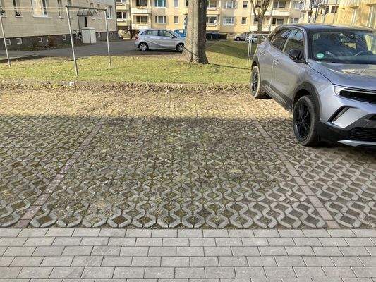 PKW Stellplatz Nr. 8