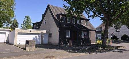 Ansicht Straßenseite Roter Weg 