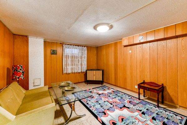 Wohnlichausgebauter Raum Keller