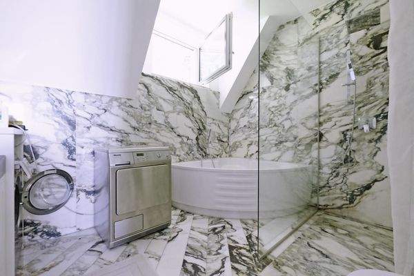 Badezimmer auf der oberen Wohnebene