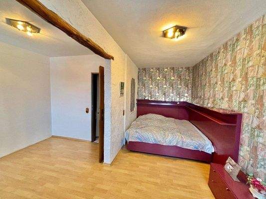 1. OG Schlafzimmer mit weiterem Zimmer