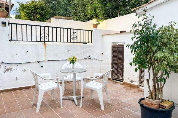 ...Patio mit Außenküche