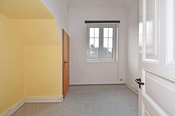 und Ankleide-/Babyzimmer