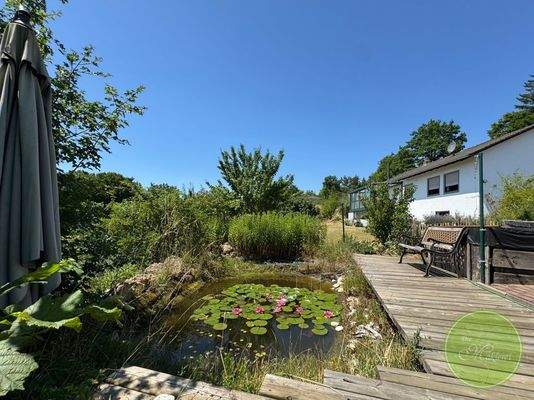 ... zwei kleine Fischteiche.