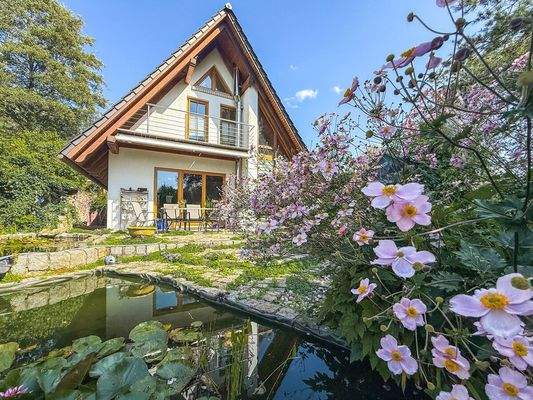 Außenansicht mit Garten