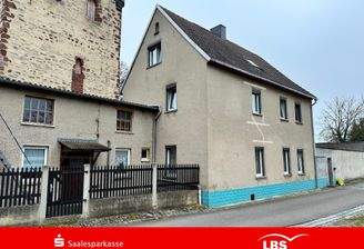 Wohnhaus - Straßenansicht
