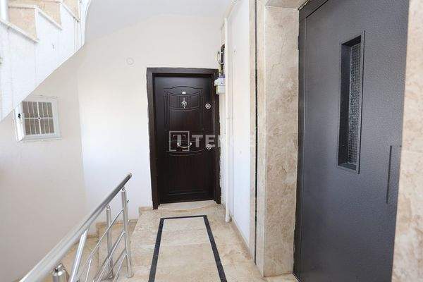 Furnished Apartment in a Complex with Parking Lot in Antalya