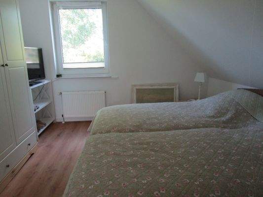 201. Schlafzimmer im OG.des Hauses..JPG