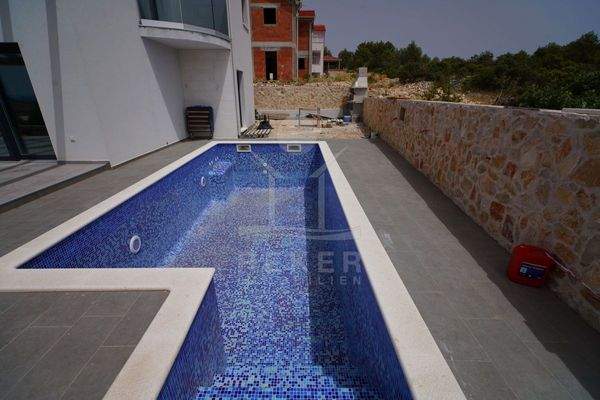 Sorgenfreie Harmonie im herrlichen Pool