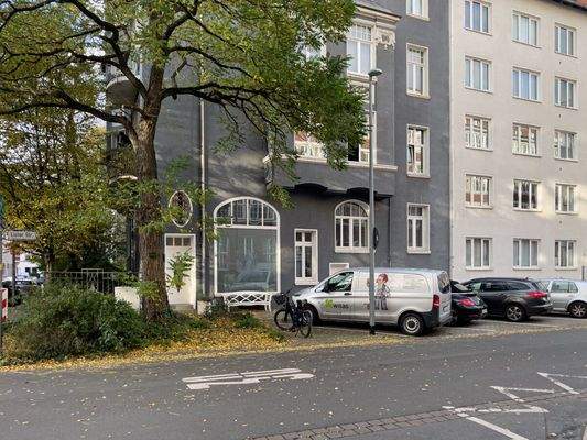 Straßenansicht der Ladeneinheit