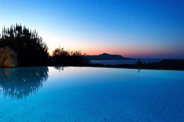 01-Villa-Prinolithos-pool-and-view-at-sun-down.jpg