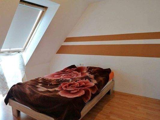 Schlafzimmer mit Laminat