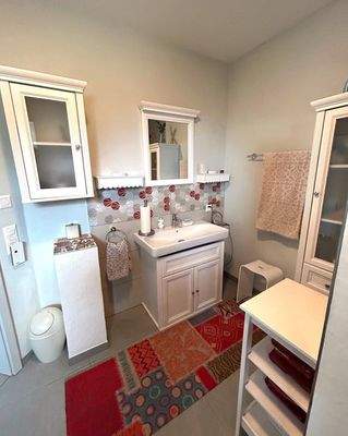 Ein Wäscheschacht in der Waschküche ist inklusive