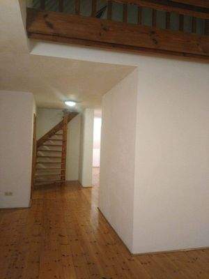 Bilder-Einliegerwohnung,Treppe im Flur zum Dachbod