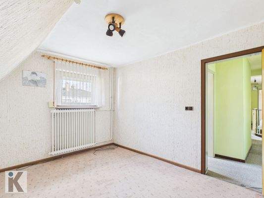 Zimmer mit leichter Schräge