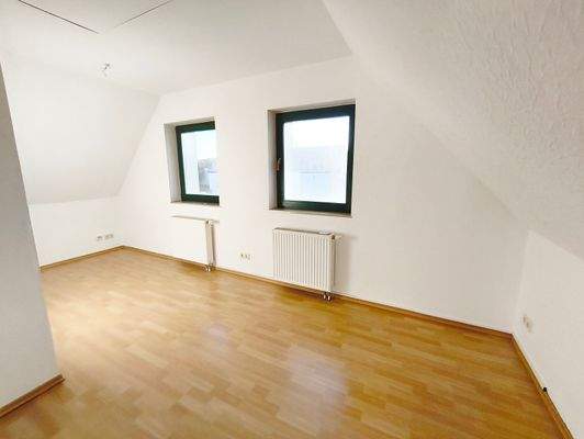 Haus rechts OG großes Schlafzimmer rechts