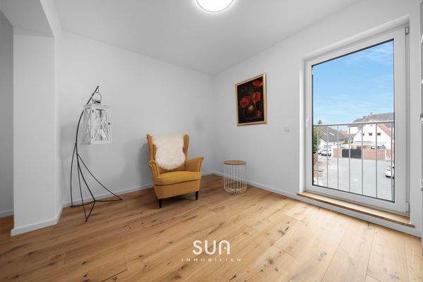 ZIMMER MIT GROßEM FENSTER