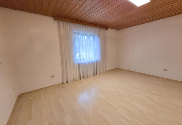 Schlafzimmer im Erdgeschoss.png