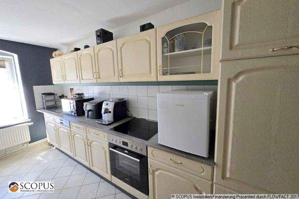 Küche mit Einbauküche