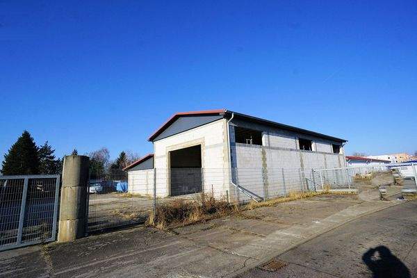 Haupteingang Halle (6).jpg