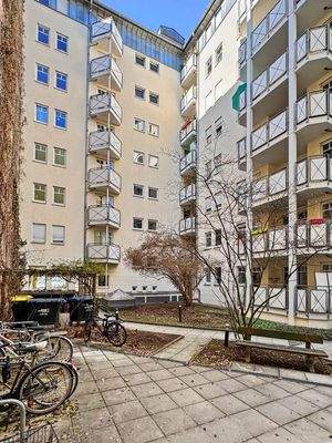 Rückansicht Gebäude und Seitenflügel