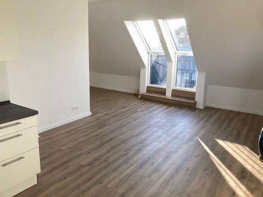 Wohnraum_Blick zum Balkon.jpeg