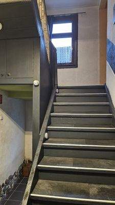 EG Treppenhaus zum Obergeschoss.jpg