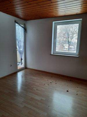 Leeres Zimmer mit Fenster