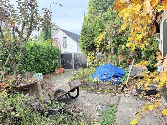  Parkplatz-Zufahrt Scheune