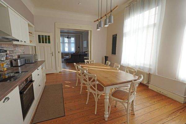 1. OG Essbereich mit Blick in das Wohnzimmer