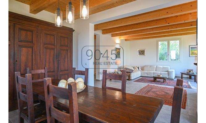 Zeitgemäße Landvilla in nachhaltiger Holzbauweise mit Panoramablick bei Potenza Picena