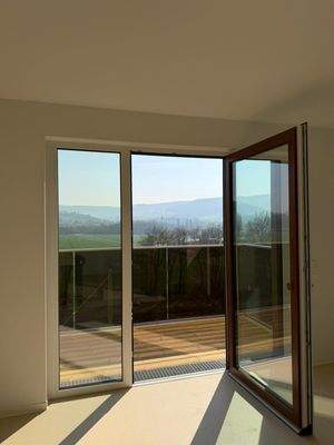 Wohnzimmer mit Ausgang zum Balkon 