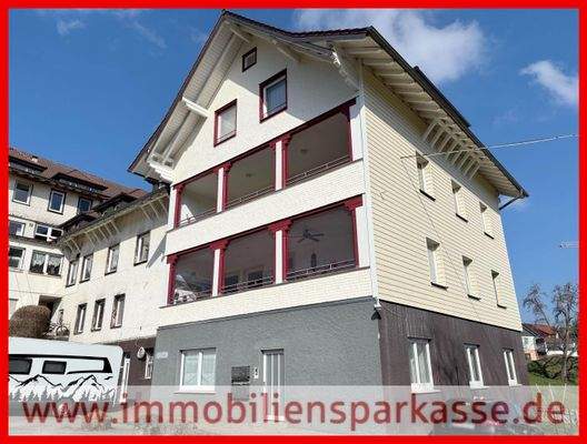 Vorderansicht mit Hauseingang