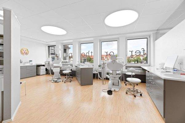 Zahnarztpraxis 1. OG