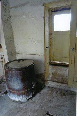 ehemalige Waschküche-Tür führt zum Garten