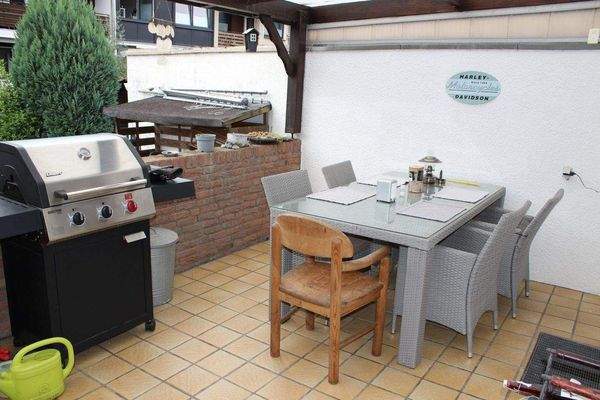 ÜBERDACHTE TERRASSE