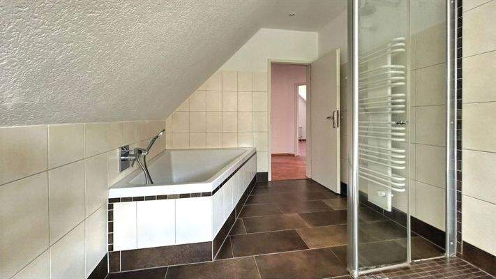 Wannen- und Duschbad DG