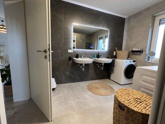 Bad+Stellplatz WM+Trockner