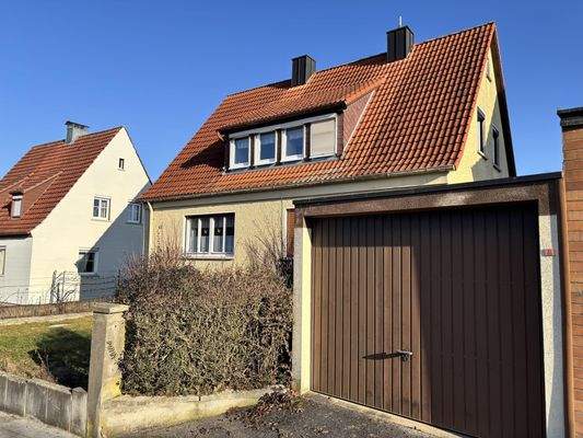 Fertiggarage auf der Westseite