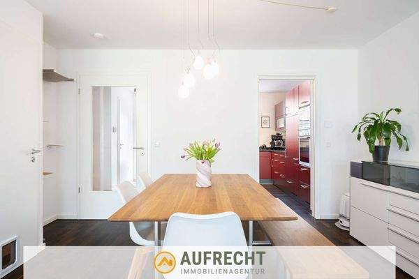 lichtdurchfluteter Wohn-/Essbereich