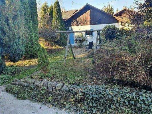 geschützter etwas verwunschener Garten.jpg