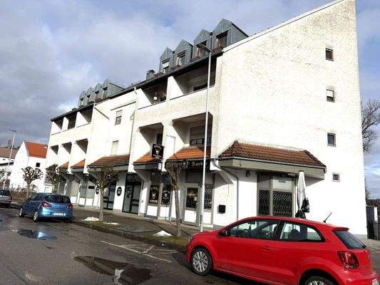 Südostansicht mit Parkmöglichkeiten