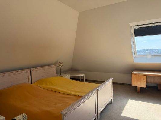 Schlafzimmer DG .jpg