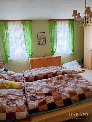 Schlafzimmer mit Möbel - Teil 1