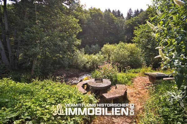 Sitzplatz beim Bach