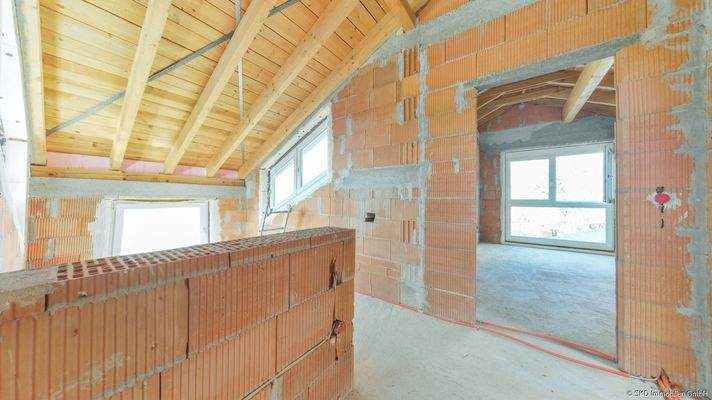 Flur im DG mit Blick in eines der Kinderzimmer